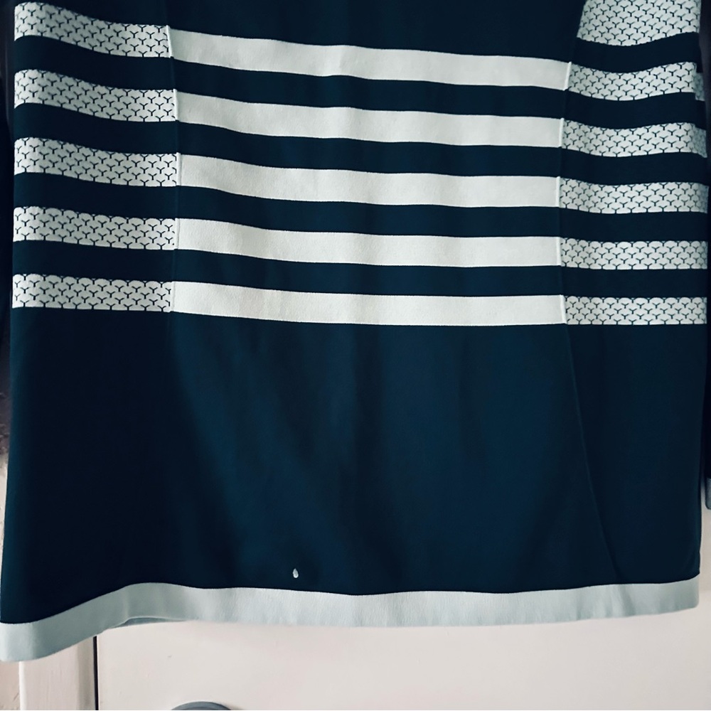 The North Face / Black and Mint Green/ Size XL  Top - Picture 4 of 11